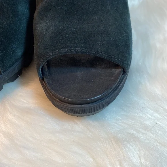 Sorel Suede Slip on Shoes Excellent Condition - Picture 5 of 12